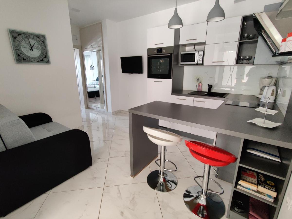 Biuk Apartments โนวีวีโนดอลสกี ภายนอก รูปภาพ